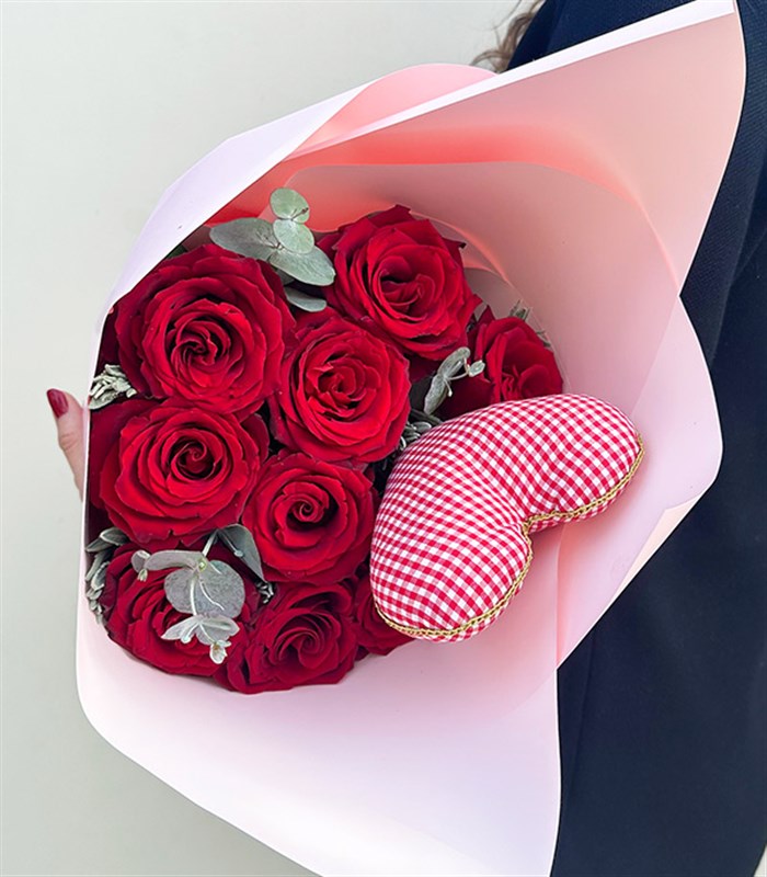 Kalp Figürlü 9 Kırmızı Gül Buketi
