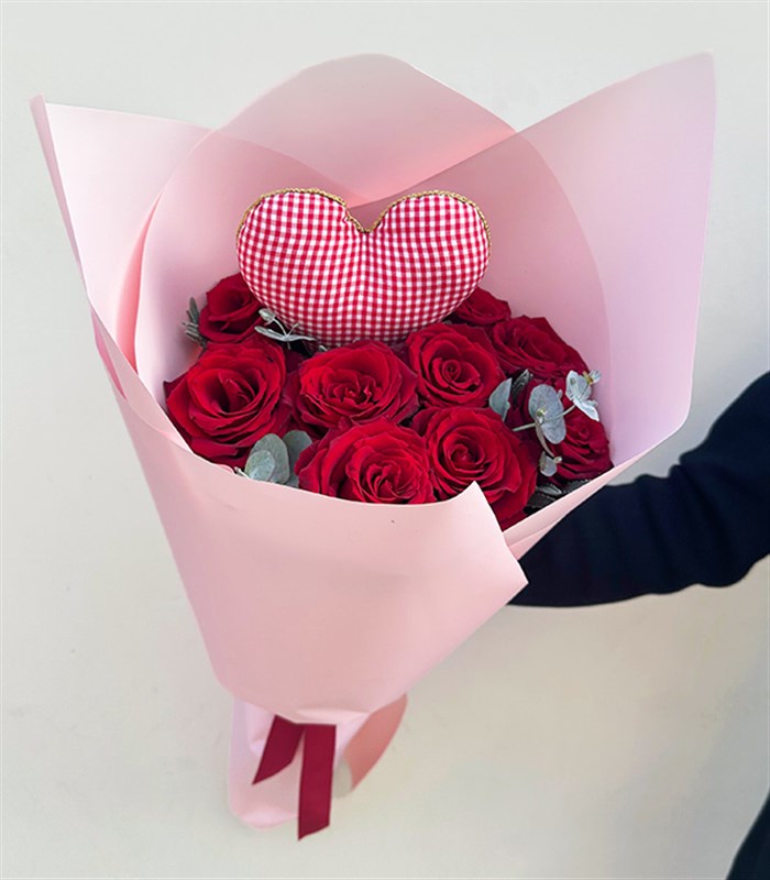 Kalp Figürlü 9 Kırmızı Gül Buketi