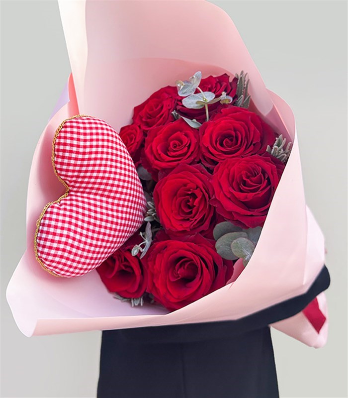 Kalp Figürlü 9 Kırmızı Gül Buketi