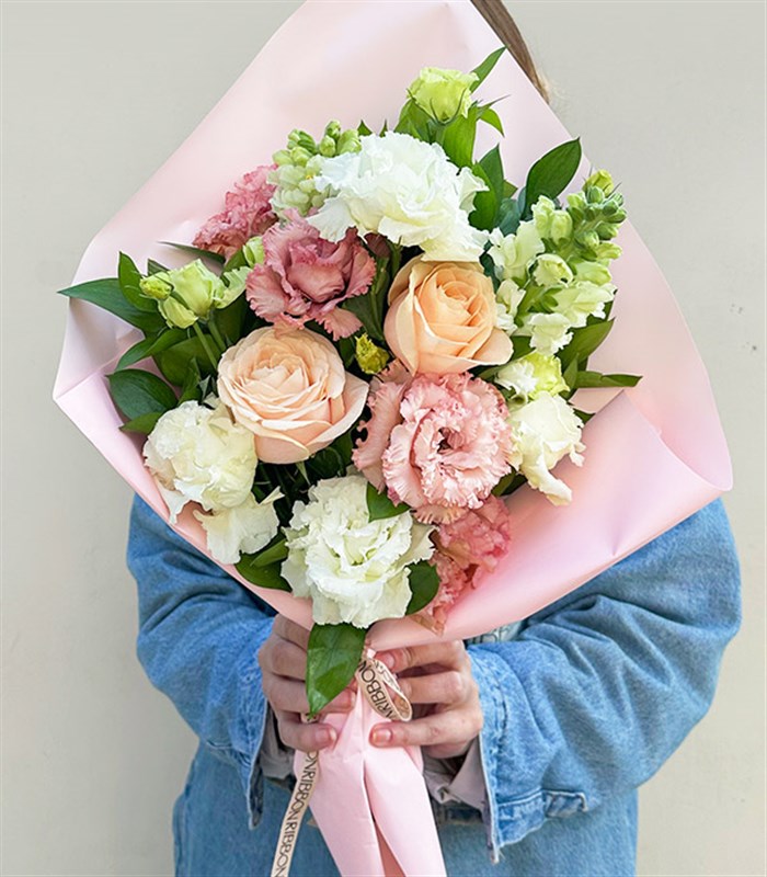 Sheryl Kayısı Gül Beyaz Çiçekler Mini Buket