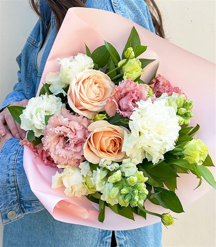 Sheryl Kayısı Gül Beyaz Çiçekler Mini Buket