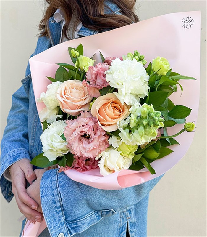 Sheryl Kayısı Gül Beyaz Çiçekler Mini Buket