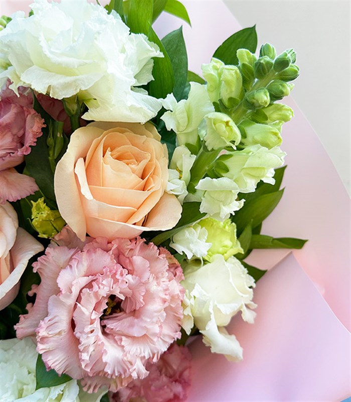 Sheryl Kayısı Gül Beyaz Çiçekler Mini Buket