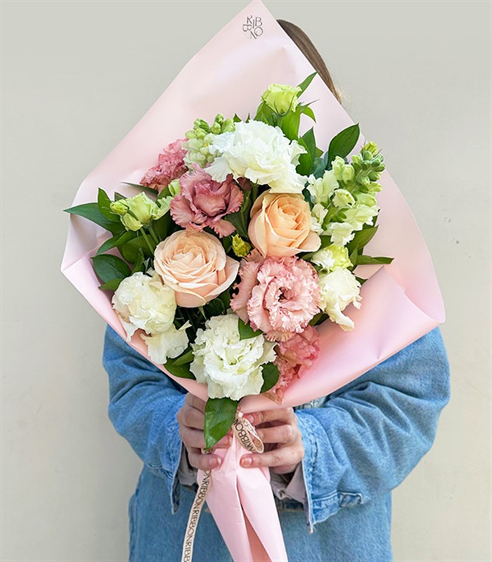 Sheryl Kayısı Gül Beyaz Çiçekler Mini Buket