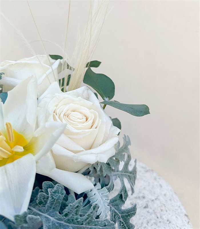 Ivory Mini Vazoda Beyaz Lale Gül Aranjmanı