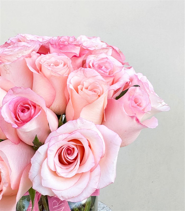 I Adore You Cam Vazoda 25 Pembe Güller Aranjmanı