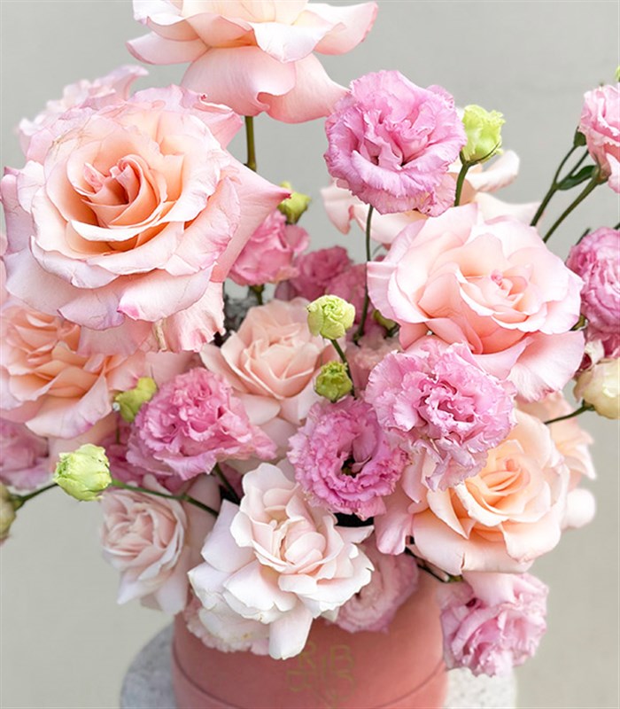 Embrace Kadife Kutuda Gül Pembe Çiçekler Aranjmanı