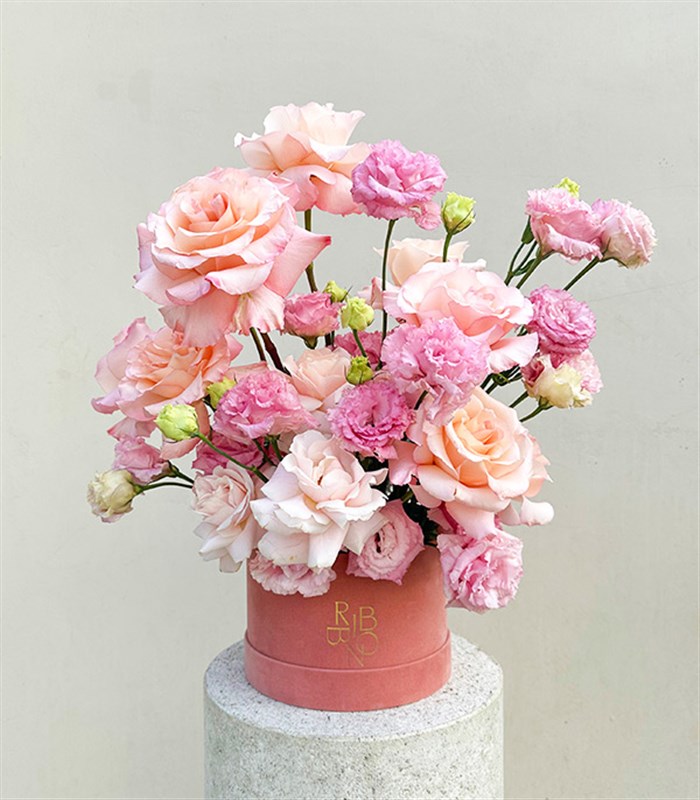 Embrace Kadife Kutuda Gül Pembe Çiçekler Aranjmanı