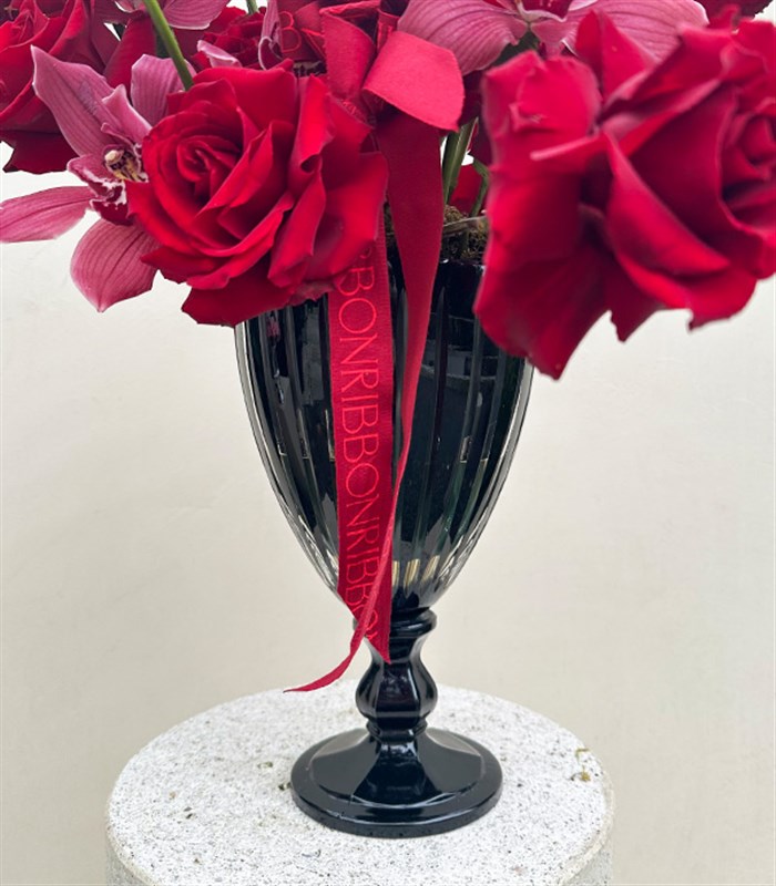 Passion Deluxe Vazoda Kırmızı Gül Bordo Cymbidium Orkide Aranjmanı