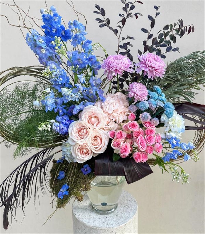 Elysium Deluxe Vazoda Delfinyum Pembe Mavi Ortanca Unicorn Krizantem Aranjmanı