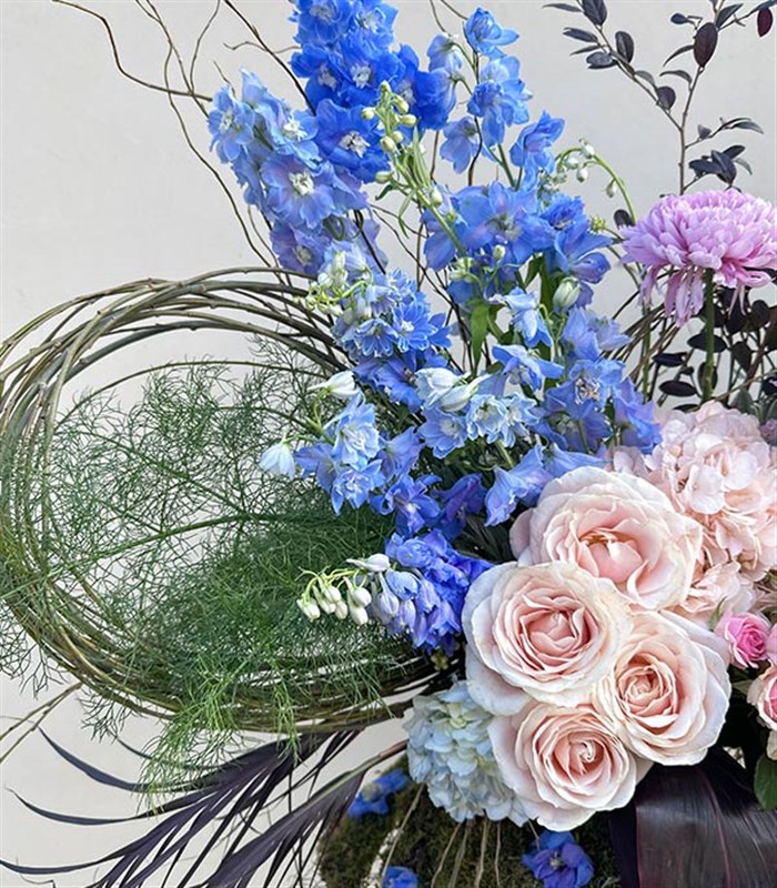 Elysium Deluxe Vazoda Delfinyum Pembe Mavi Ortanca Unicorn Krizantem Aranjmanı