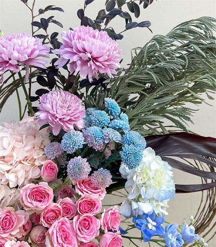 Elysium Deluxe Vazoda Delfinyum Pembe Mavi Ortanca Unicorn Krizantem Aranjmanı