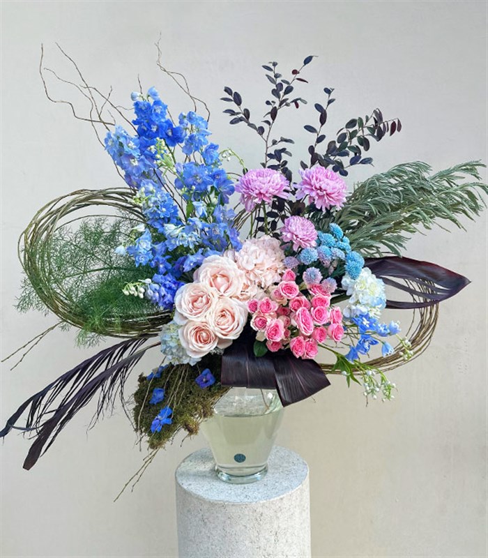 Elysium Deluxe Vazoda Delfinyum Pembe Mavi Ortanca Unicorn Krizantem Aranjmanı