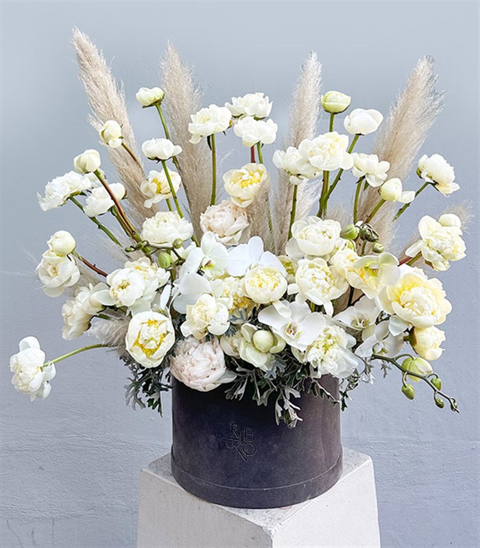 Pamuk Prenses in Rüyası 50 Beyaz Şakayık Aranjmanı