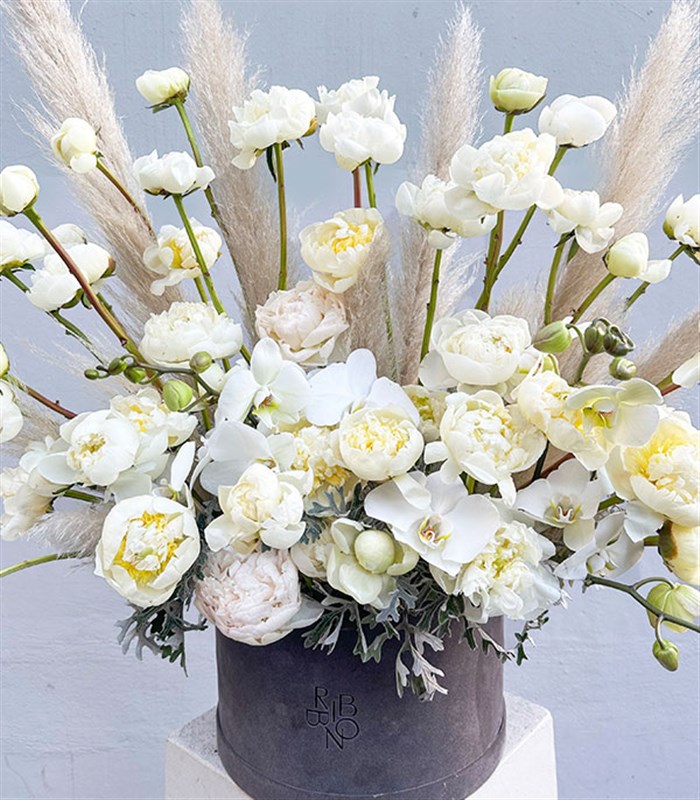 Pamuk Prenses in Rüyası 50 Beyaz Şakayık Aranjmanı