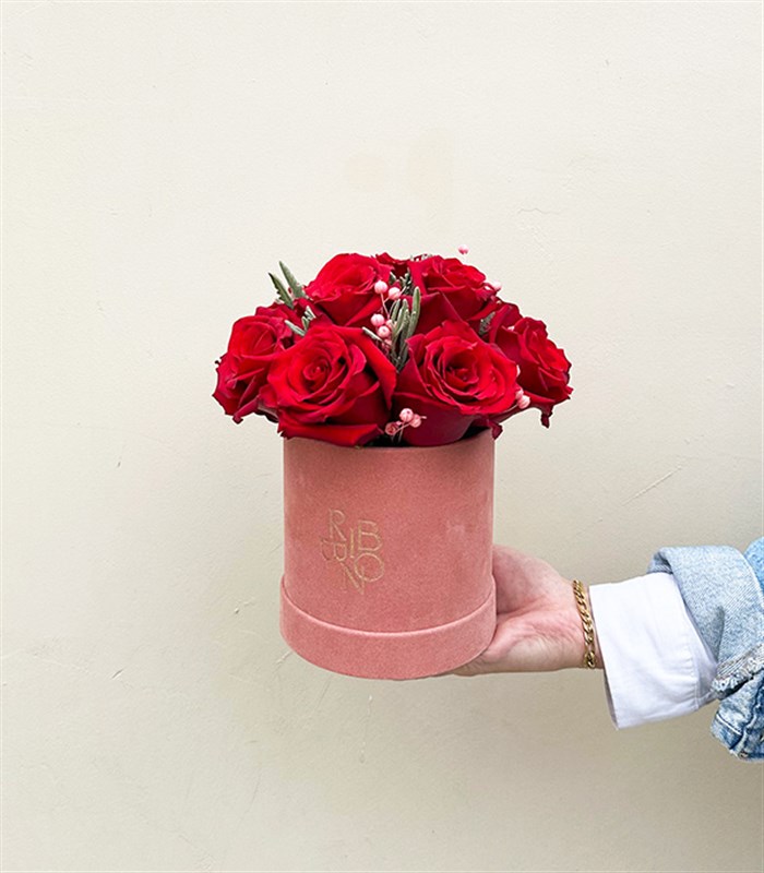 Pembe Mini Kutuda Kırmızı Güller