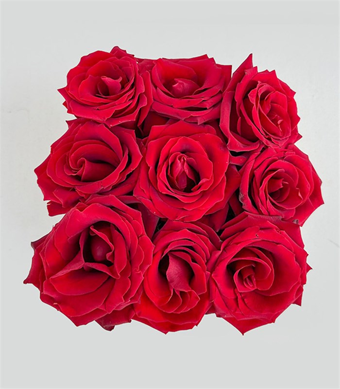 I Love You El İşi Kanvas Nakışlı Vazoda Kırmızı Güller Aranjmanı