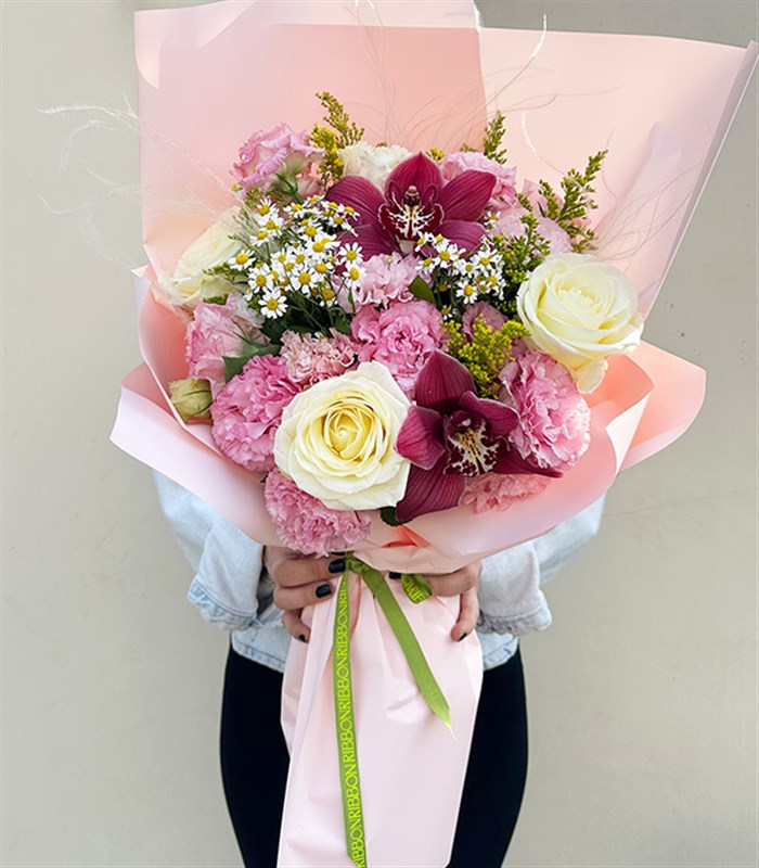 Babette Beyaz Gül Papatya Cybidium Orkide Pembe Buket