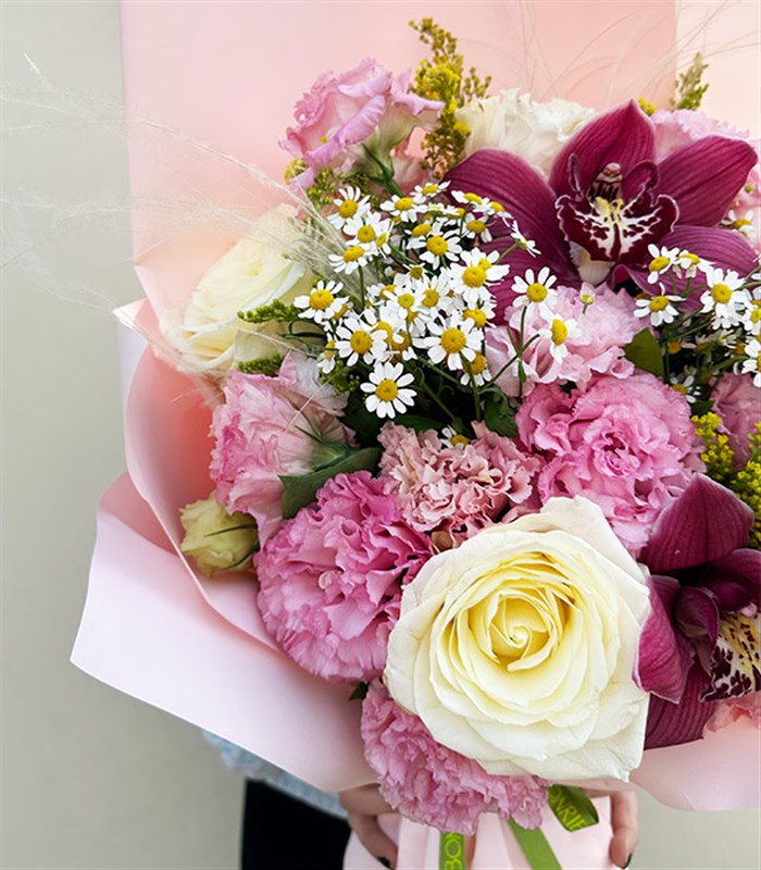 Babette Beyaz Gül Papatya Cybidium Orkide Pembe Buket