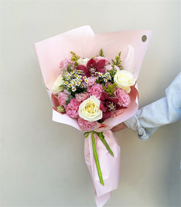 Babette Beyaz Gül Papatya Cybidium Orkide Pembe Buket