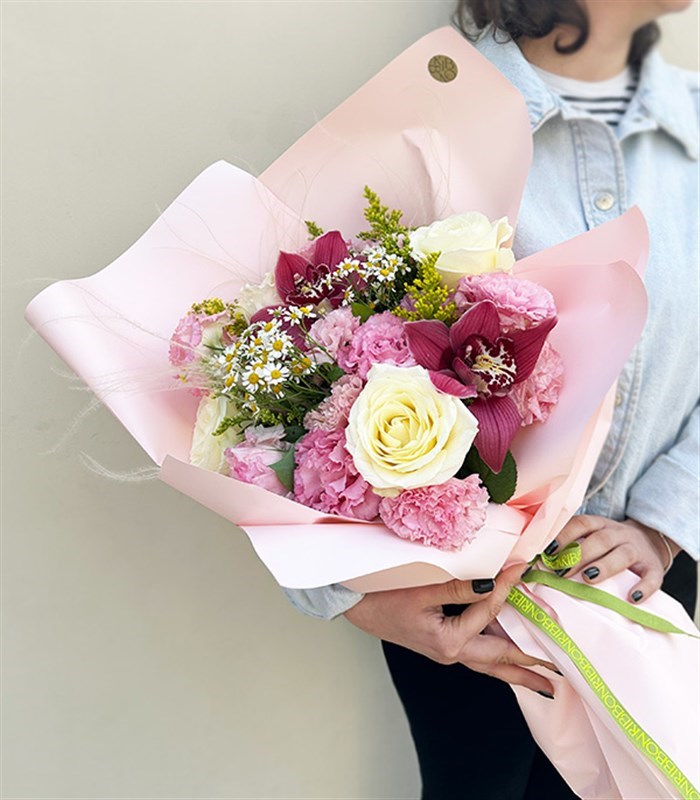Babette Beyaz Gül Papatya Cybidium Orkide Pembe Buket