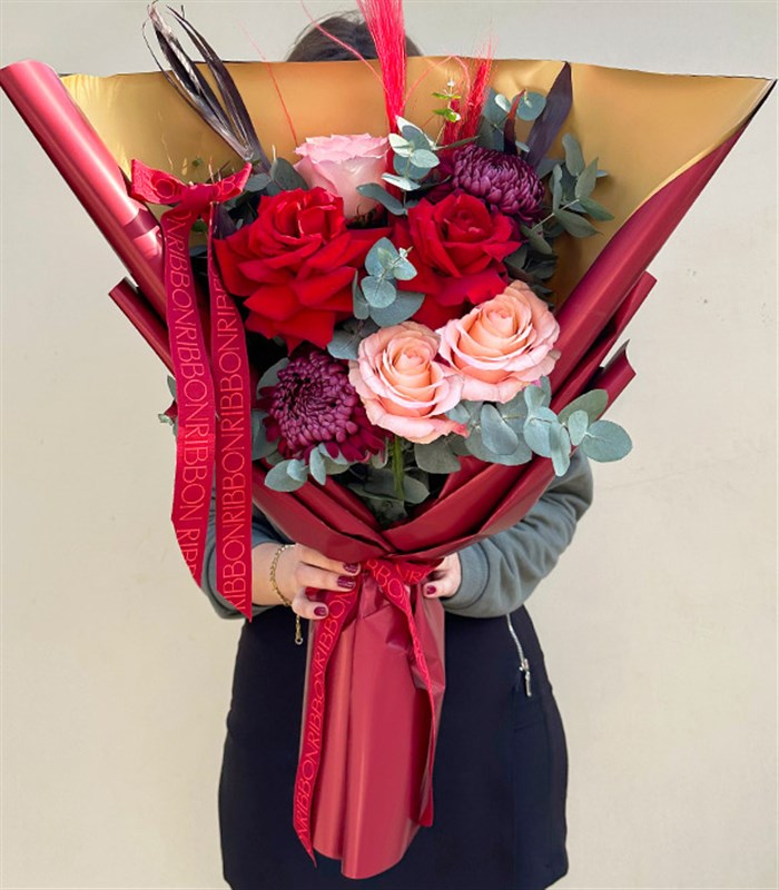 Love Elixir Bordo Anastasya Pembe Kırmızı Güller Buketi