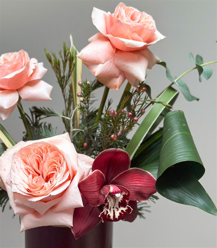 Bordo Mini Vazoda Somon Gül Orkide Aranjmanı