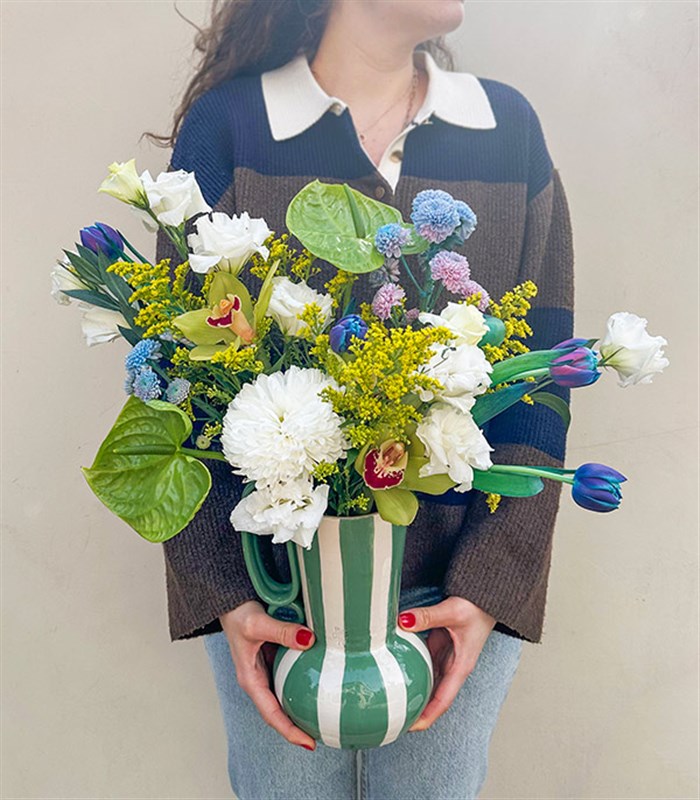 Spring Reverie Yeşil El İşi Seramik Sürahi Vazoda Galaksi Lale Antoryum Aranjman