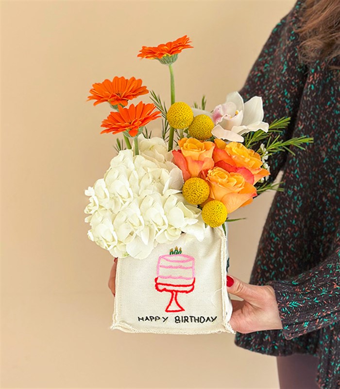 Happy Birthday El İşi Nakışlı Kanvas Kutuda Turuncu Gül Ortanca Aranjmanı