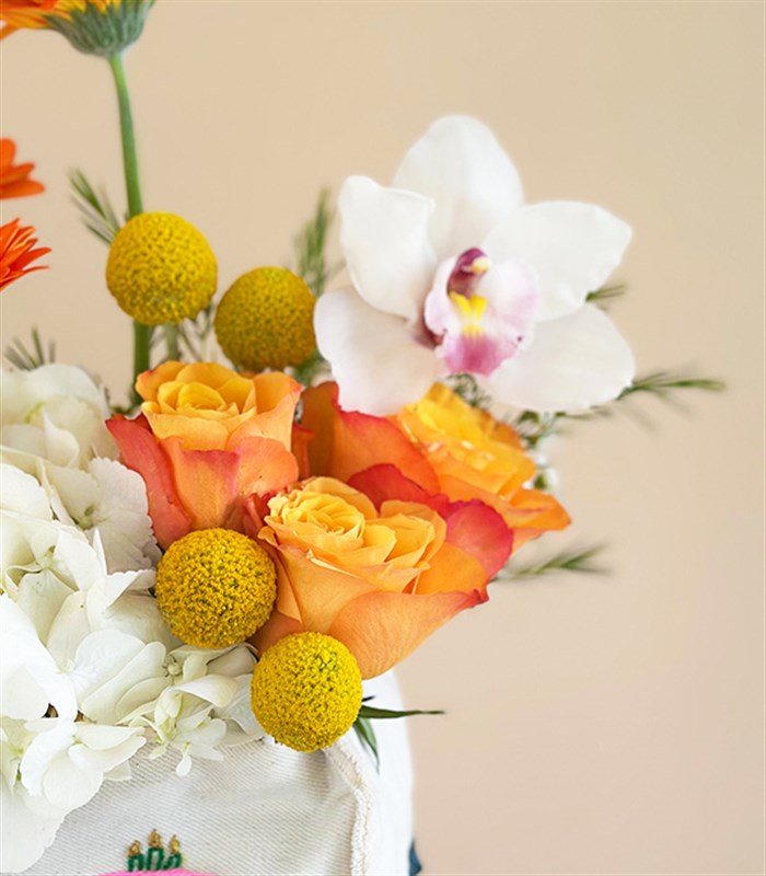 Happy Birthday El İşi Nakışlı Kanvas Kutuda Turuncu Gül Ortanca Aranjmanı