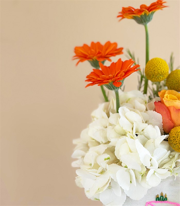 Happy Birthday El İşi Nakışlı Kanvas Kutuda Turuncu Gül Ortanca Aranjmanı