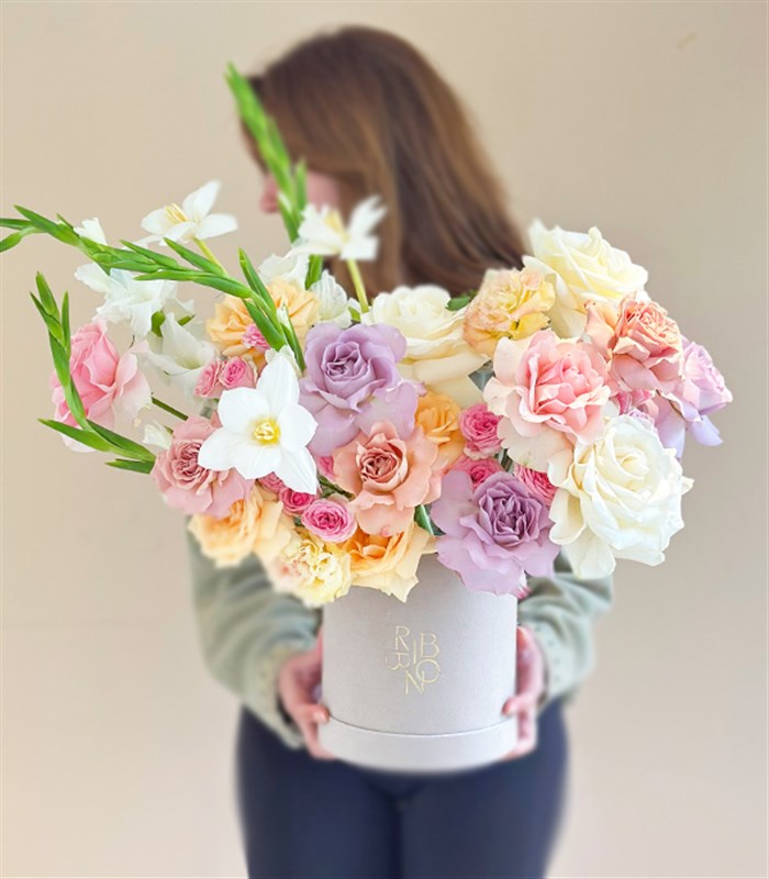 Primavera Deluxe Krem Kutuda Pastel Çiçekler Aranjmanı