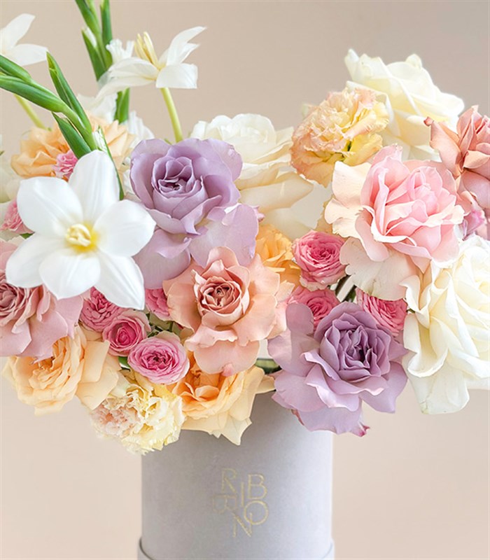 Primavera Deluxe Krem Kutuda Pastel Çiçekler Aranjmanı