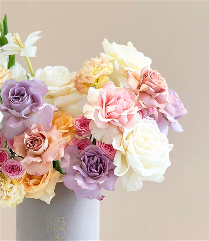 Primavera Deluxe Krem Kutuda Pastel Çiçekler Aranjmanı