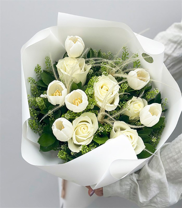 Beyaz Lale Beyaz Güller Buketi