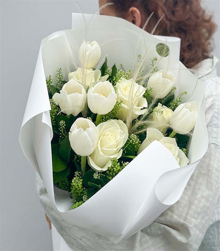 Beyaz Lale Beyaz Güller Buketi