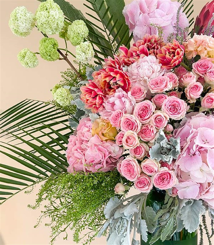 Sorriso Yeşil Vazoda Pembe Ortanca Protea Grand Deluxe Aranjman