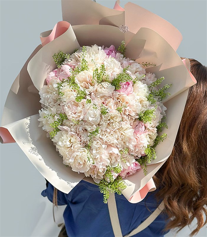 Grand Deluxe Powder 51 Peonies Bouquet