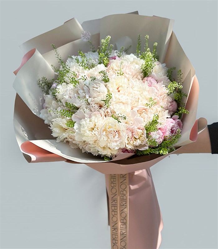 Grand Deluxe Powder 51 Peonies Bouquet