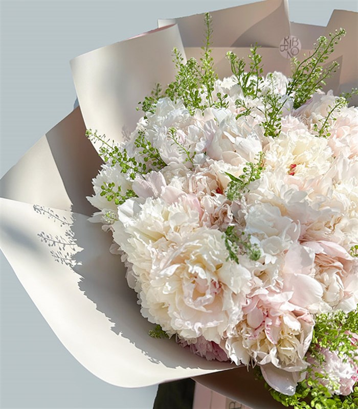 Grand Deluxe Powder 51 Peonies Bouquet