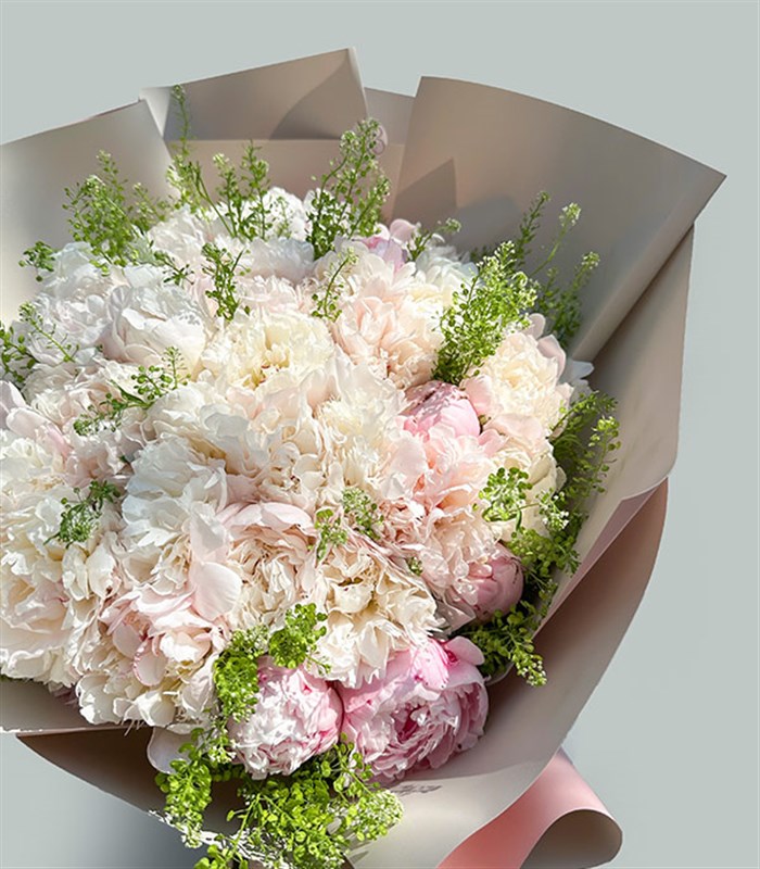 Grand Deluxe Powder 51 Peonies Bouquet