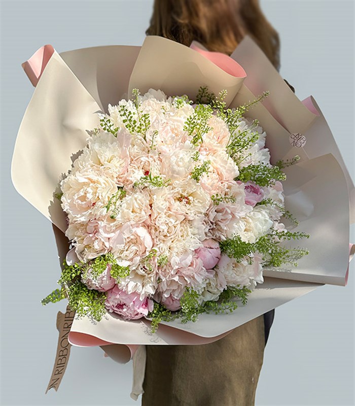 Grand Deluxe Powder 51 Peonies Bouquet