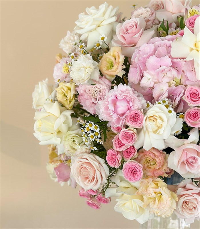 Royal Deluxe Panoramik Pudra Şakayık Ortanca Gül Aranjmanı