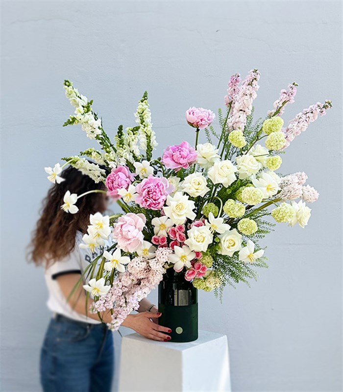 Luniva Yeşil Vazoda Pembe Şakayıklı Grand Deluxe Aranjman