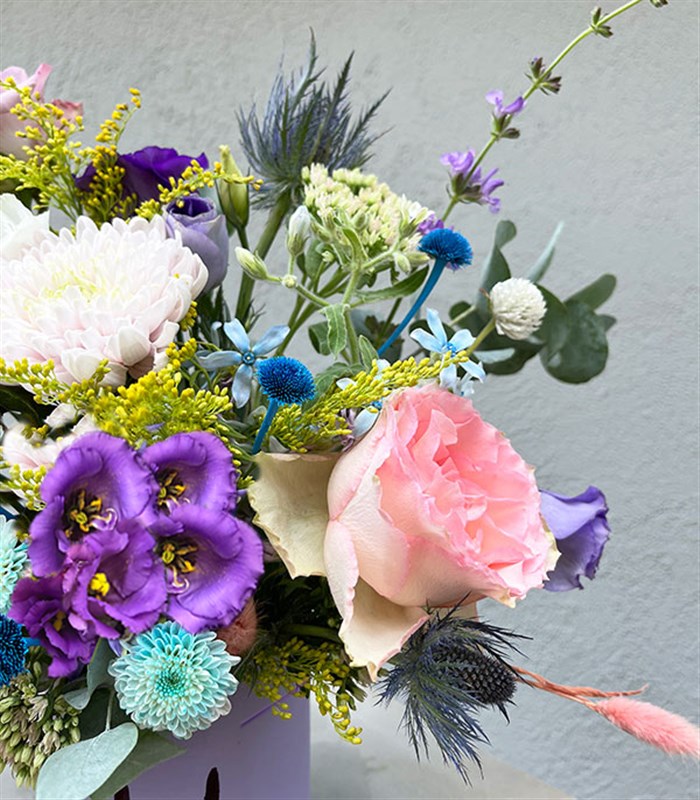 İsme Özel Lila Vazoda Pembe Mor Çiçekler