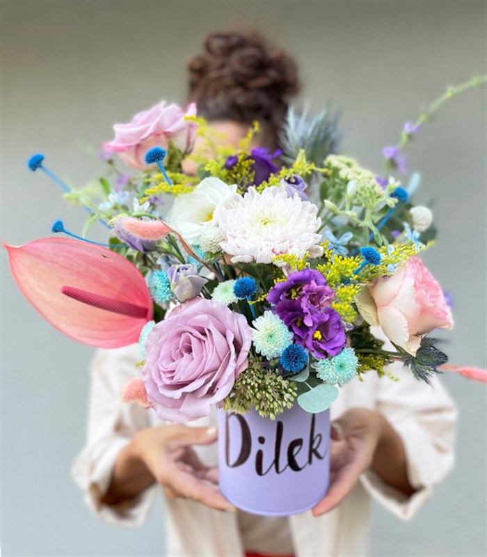 İsme Özel Lila Vazoda Pembe Mor Çiçekler