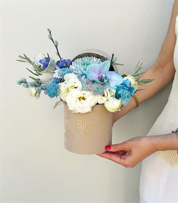 Krem Mini Kutuda Mavi Beyaz Aranjman