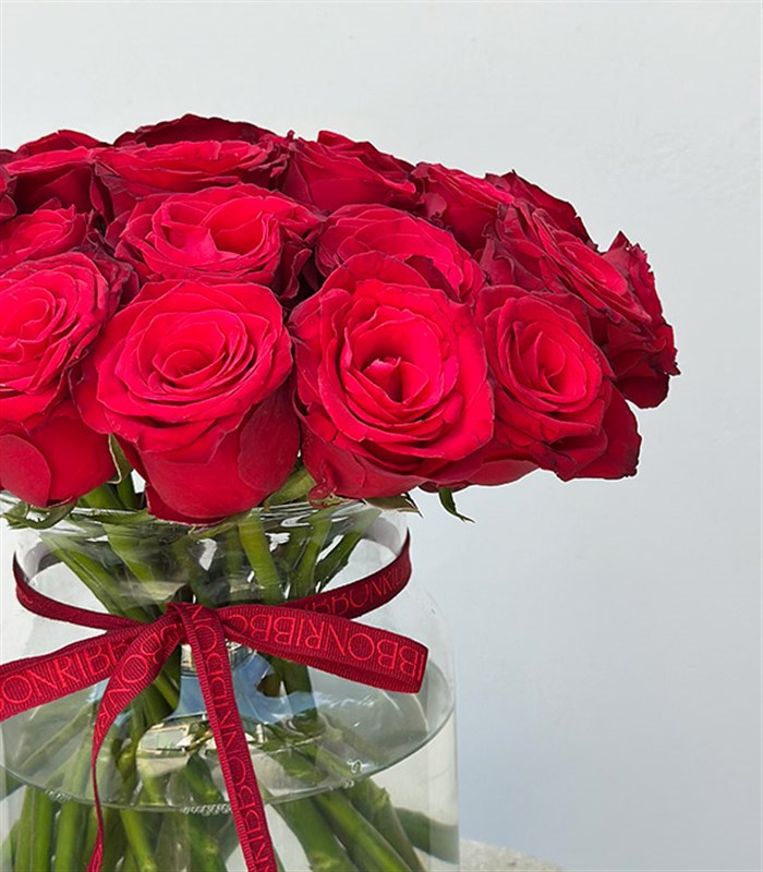 Lots of Love Cam Vazoda 25 Kırmızı Güller Aranjmanı
