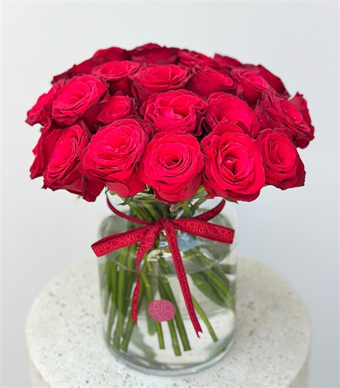 Lots of Love Cam Vazoda 25 Kırmızı Güller Aranjmanı