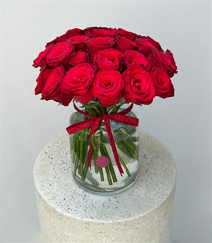 Lots of Love Cam Vazoda 25 Kırmızı Güller Aranjmanı